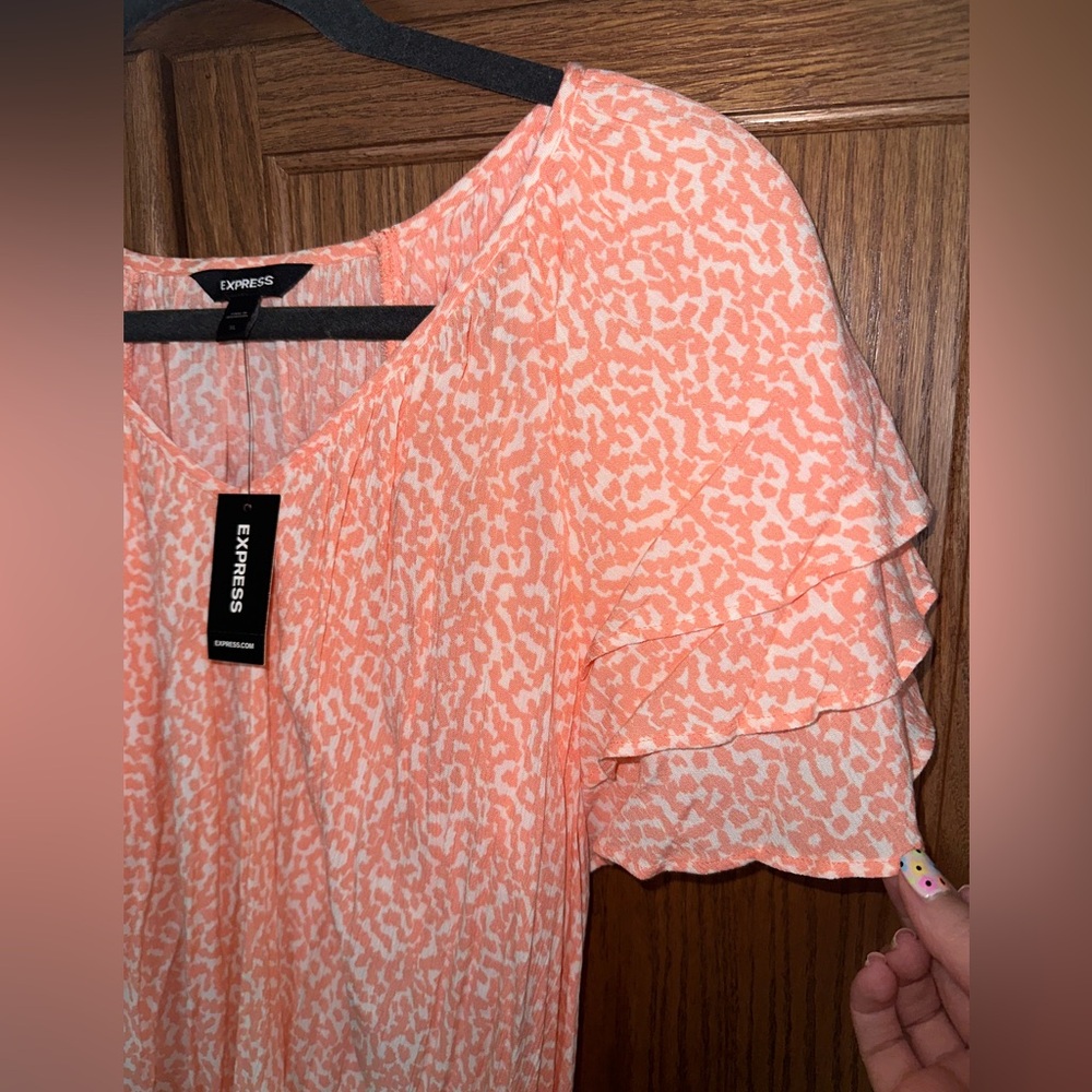 Express Flutter Sleeve Top NEW - Picture 2 of 6